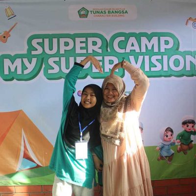 Diguyur hujan saat hendak menyalakan api unggun